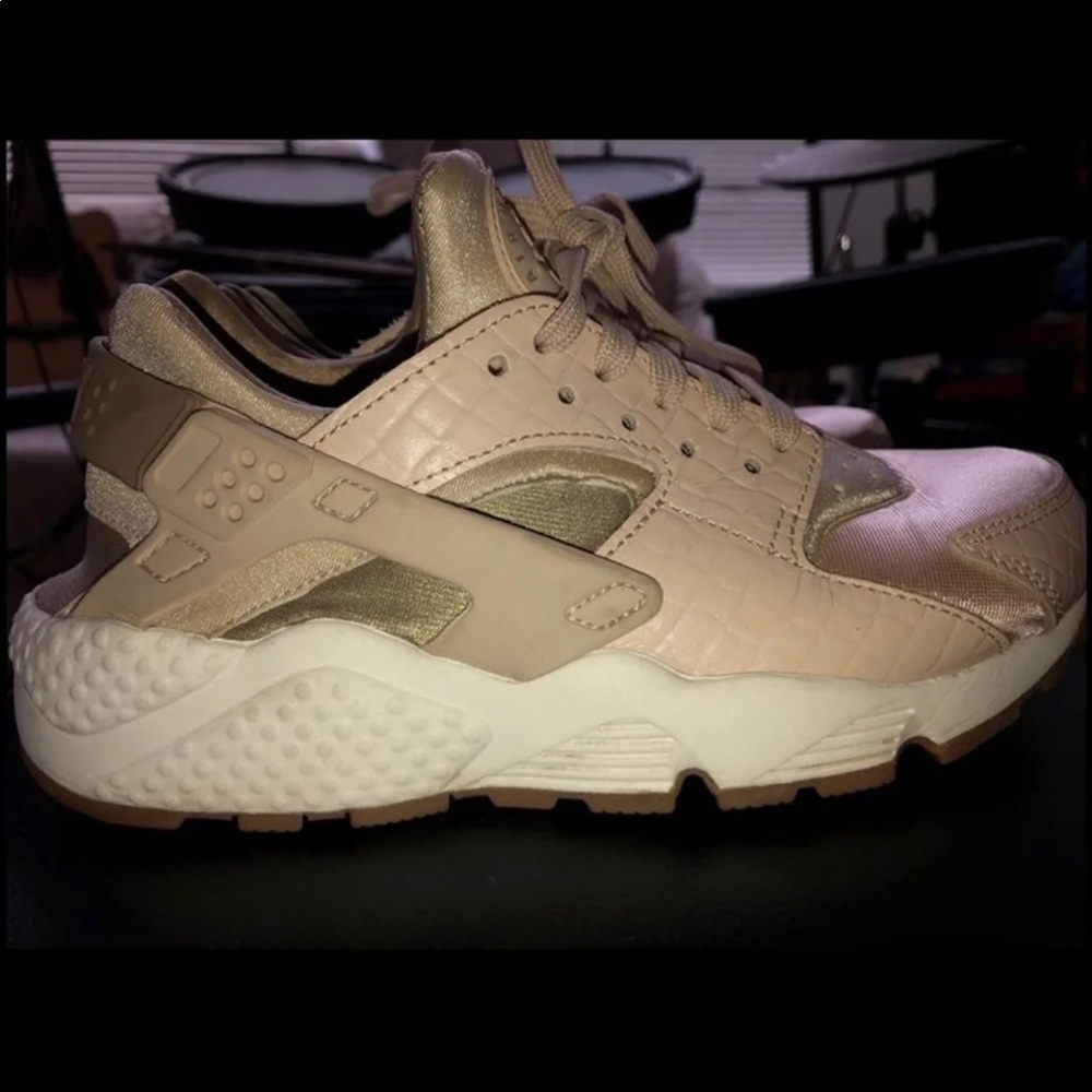 ❗️SOLD❗️Nike huaraches women!